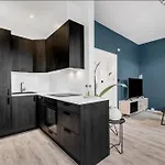 Newly Renovated - Downtown Apartment