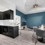 Newly Renovated - Downtown דירה *