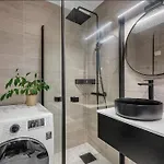 Newly Renovated - Downtown *