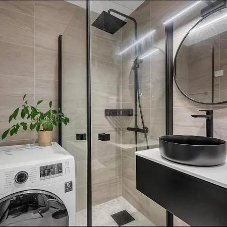 Newly Renovated - Downtown *